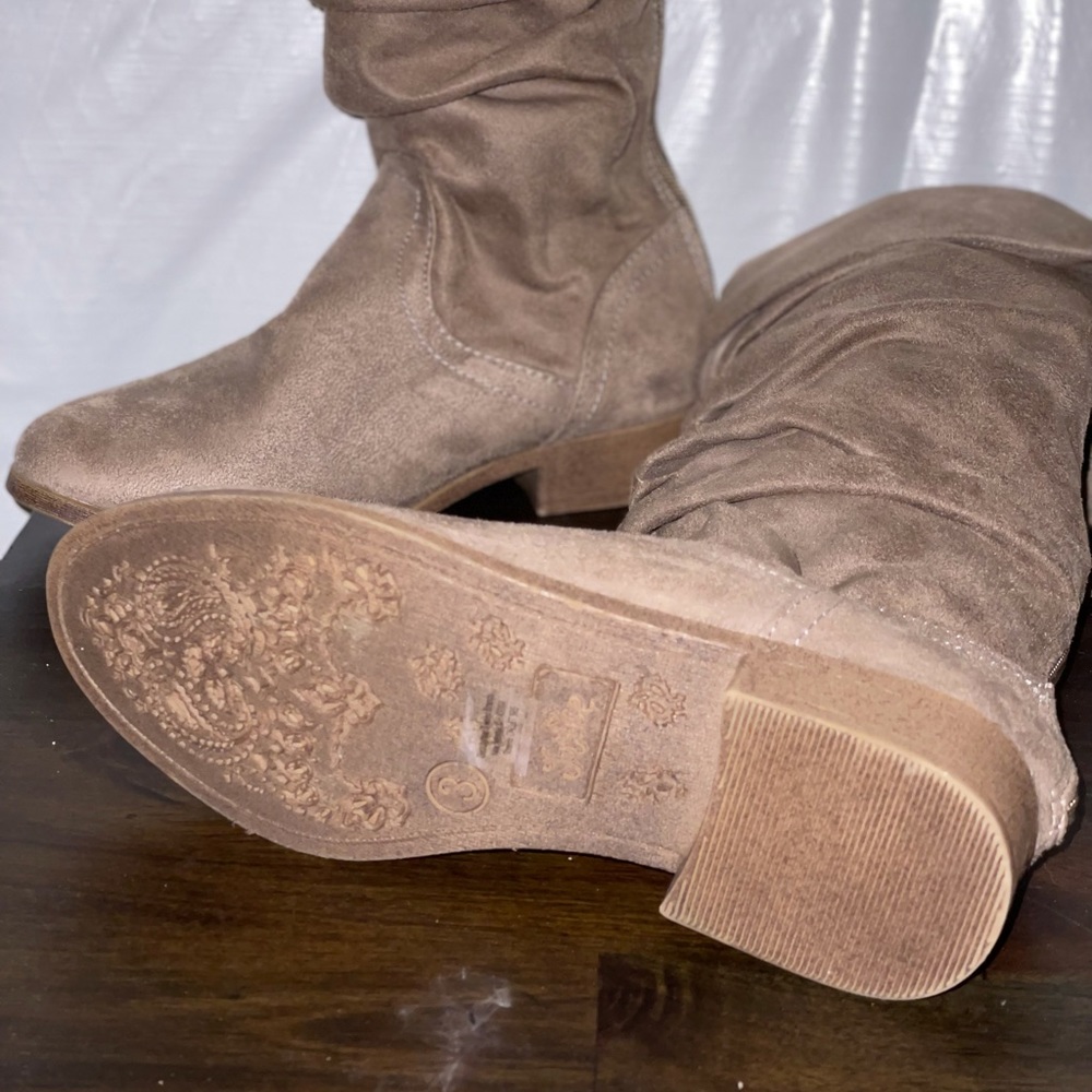 Girls boots